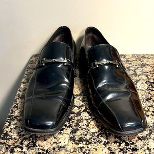 Size 11.5 Kenneth Cole Leather Loafers. Great condition.